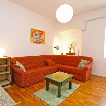 펜션 House Orieta 385